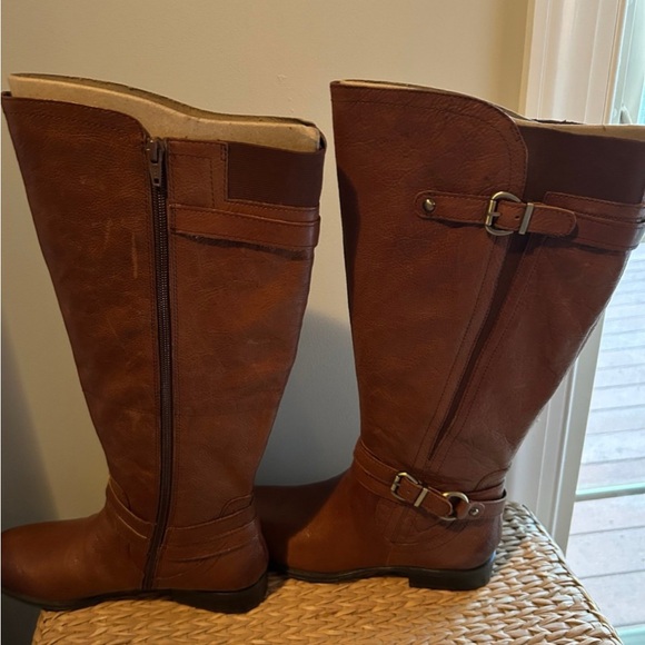Elegant Brown Knee-High Women's Boots - Picture 4 of 8